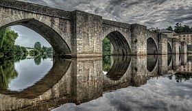 Vue du pont depuis l'aval, rive droite.