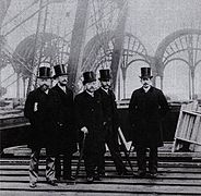 L'équipe du projet de la tour Eiffel. Stephen Sauvestre est à gauche, Gustave Eiffel au centre.