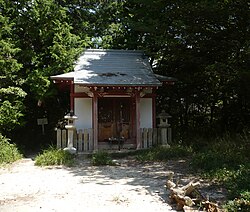 本丸跡に建つ幸龍大権現の社