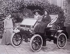 Suffragettes Mary Blathwayt, Annie Kenney and Margaret Hewitt