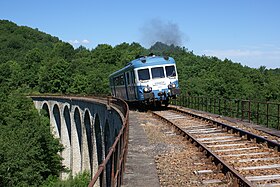 Autorail X 2908 sur le viaduc en 2009.