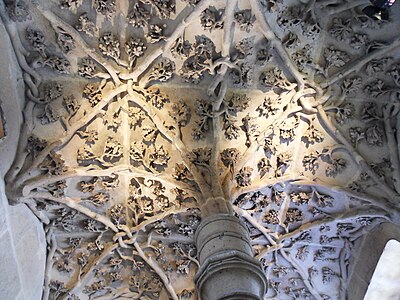 Flamboyant Gothic ceiling above the staircase in the Tour Jean-sans-Peur in Paris (1409–1411)