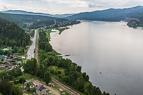 Вид на посёлок (со смотровой площадки «Царь-рыба»)