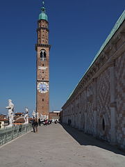 Torre Bissara vista dalla Basilica Palladiana