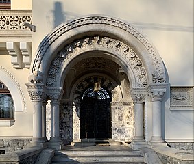 Entrance of the Laurențiu and Louise Steinebach House (Bulevardul Eroii Sanitari no. 18), Bucharest, by Alfred Popper, 1915-1916[1]