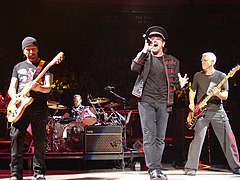U2 on the Vertigo Tour
