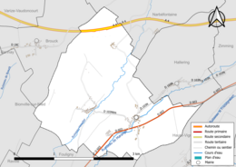 Carte en couleur présentant le réseau hydrographique de la commune