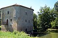 La façade est et amont du moulin et le Dropt (août 2011)