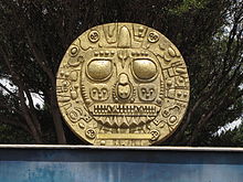 El Sol de Echenique como Escudo del Cusco en una fuente ornamental en la avenida El Sol.