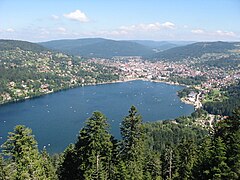 Le lac de Gérardmer à l'est.