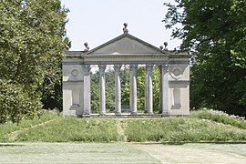 Le temple à colonnes (Jackdaw’s Castle)