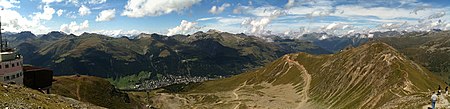 Blick nach Nordwesten, im Tal Davos Platz