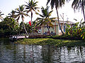 Une église catholique dans les Backwaters