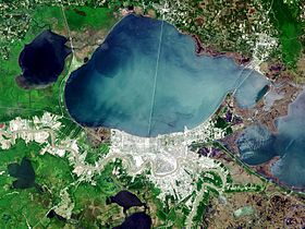 Фотосъёмка озера спутником Landsat-7 26 апреля 2000 года