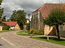 Dorfanlage mit Gutsbereich, Bauernhäusern, Dorfkirche und Schmiede