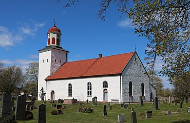 Kyrkan från söder.