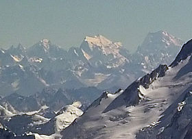 Vue du K6 (au centre) et du Saltoro Kangri (à droite).