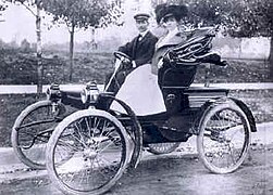 George Dorris and his wife in a 1901 St. Louis runabout