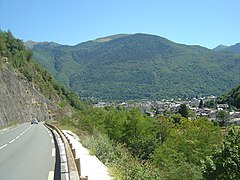 Vue sur Bagnères-de-Luchon au début de l’ascension.