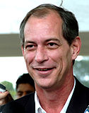 Ciro Gomes é ex-deputado estadual, Ex-Prefeito de Fortaleza, Ex-Governador do Ceará, ministro da Fazenda do Governo Itamar Franco e ex-ministro da Integração Nacional e ex-deputado federal.