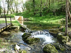 À Naussannes, la source du Couderc alimente aussi le Couzeau.