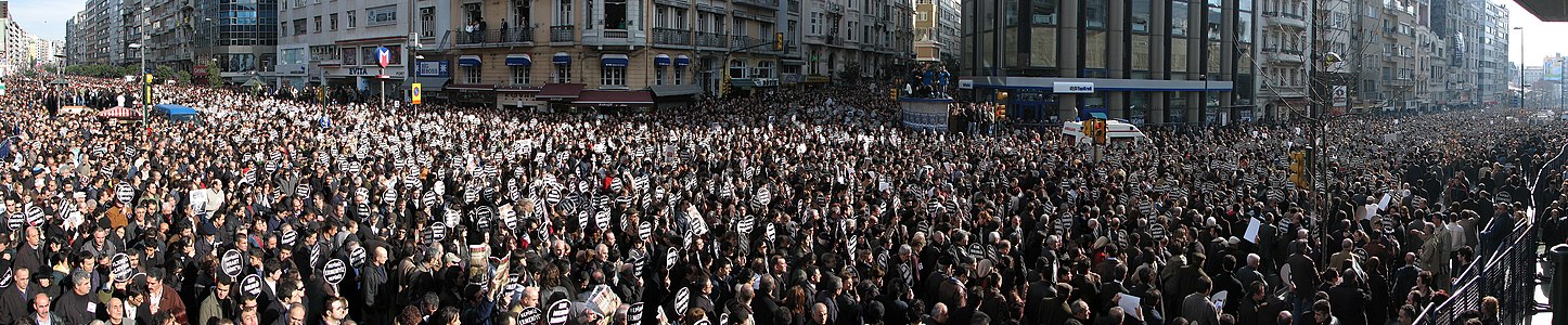 Hrant Dink's funeral, by Kerem Özcan (edited by David Iliff)
