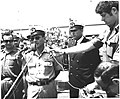 מפקד חיל הים שלמה אראל מברך את מפקד אח"י לויתן (צ-75), זאב אלמוג (אברוצקי) בהגעת אח"י לויתן (צ-75) לנמל חיפה.