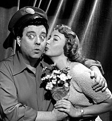 Alice Kramden kissing Ralph after he gives her a bouquet