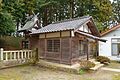 墳丘裾に鎮座する平神社