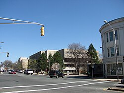 摩顿高中（英语：Malden High School）