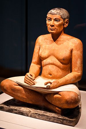 פסל "הלבלר היושב" או "הסופר היושב" - פסל אבן גיר שמור במצב מצוין שהתגלה ב-1850 בסקארה שבמצרים.