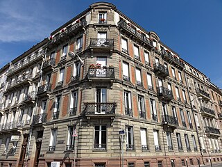 Le no 4 avec le quai à gauche et la rue de Marbach à droite