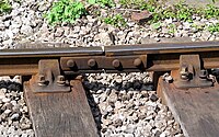 Track joint and chairs (with fishplate spanning ties)