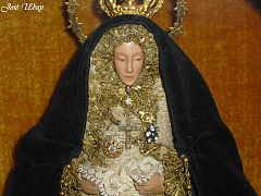 Nuestra Señora de la Soledad peregrina. Urna-capilla de procedencia inglesa.