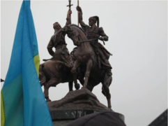 Monument à Gonta et Zalizniak à Ouman.