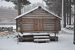 Cabana lapónica (ájtte em lapão de Lule) no exterior do museu