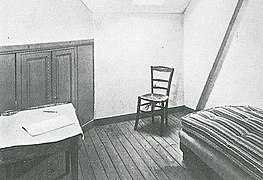 Photographie ancienne de la chambre de van Gogh.