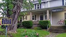 a picture of the marker with the house in the background