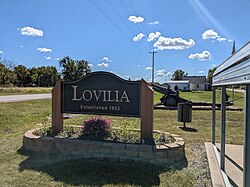 Lovilia welcome sign and cannon