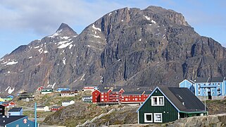 Le mont Nasaasaaq qui culmine à 784 mètres d'altitude[5]