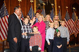 Judy Biggert taking the oath of office