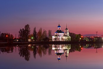 Igreja da Ressurreição de Cristo em Sloviansk, Ucrânia. Durante a invasão da Ucrânia pela Rússia em 2022, Sloviansk se tornou uma cidade fundamental na frente oriental, como parte de uma segunda fase da guerra, após a retirada russa de Kiev. (definição 3 843 × 2 563)