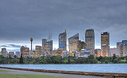 Farm Cove avec les gratte-ciel de Sydney en arrière-plan.