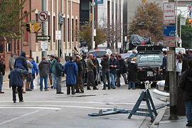 Bruce Willis et Justin Long et le réalisateur Len Wiseman sur le tournage, en septembre 2006