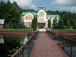 Resort hotel in Orlovsky Forest, Khotynetsky