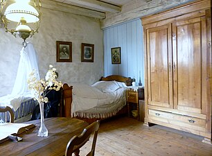 Intérieur traditionnel d'une maison du Cap Sizun, la chambre à coucher (Maison du marquisat, Pont-Croix).