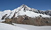 Finsteraarhorn aus Südwesten. Ganz rechts am Bildrand der breite Felsklotz Pt. 3603 m. Weiter links im Grat der markante Turm Pt. 3694 m.