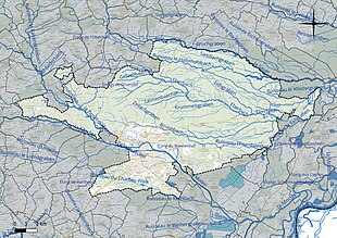 Carte en couleur présentant le réseau hydrographique de la commune