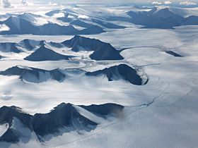 Vue aérienne de la calotte glaciaire Agassiz.