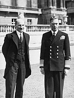 המלך ג'ורג' השישי וקלמנט אטלי, לאחר בחירות 1945